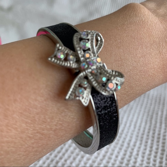 Betsy Johnson Rhinestone Bow Glitter Bangle Bracelet Black/silver - Picture 5 of 12